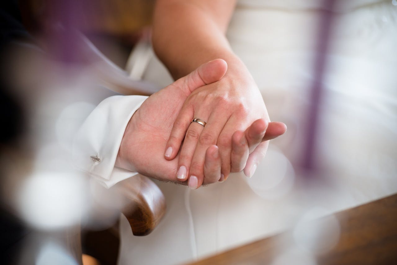 從結婚的一刻開始，只想着「我們」，我們是綁在一起了。（Pixabay）