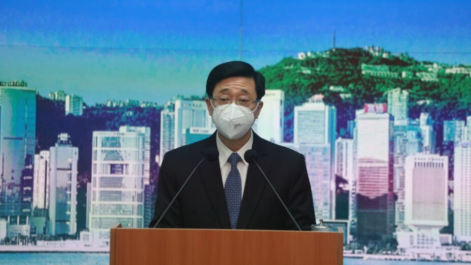 李家超周三下午出席記者會，交代已向特首林鄭月娥辭任政務司司長職務。（亞新社）