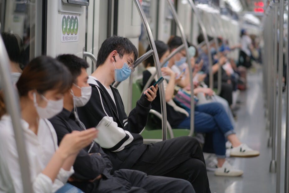 內地已事實近3年嚴格防控，動態清零政策，全國多地仍實施封控。（Shutterstock）