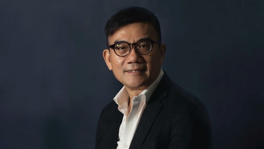 何教授曾任教於香港中文大學建築學院，亦曾任建築學院院長，培育了不少建築專才。（照片由何培斌教授提供）