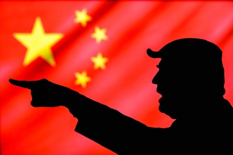 林行止認為，經濟現狀和前景如斯黯淡，特朗普不但不當仁慈的經濟霸主，反而連月來對中國絕不手軟的打壓甚至欺凌，他成為「殘暴霸王」之意，盲人可見。（Shutterstock）