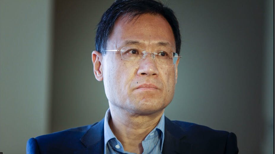 許章潤說文革及其回潮、評個人崇拜之弊，是關於事實的中性述評，並無刻意的煽情，更無赤膊上陣的「痛罵」。（YouTube截圖）