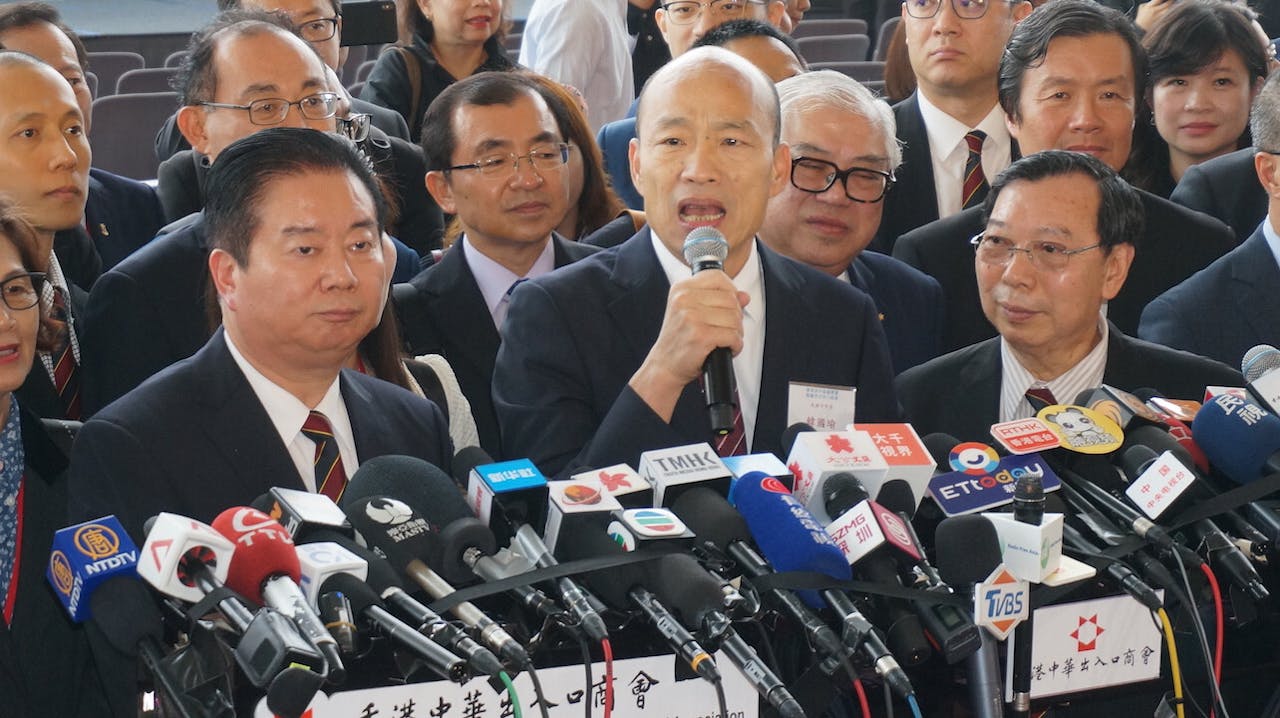 韓國瑜出訪港、澳、深圳和廈門，拿回了52億元台幣的訂單，聲名大噪。（灼見名家圖片）
