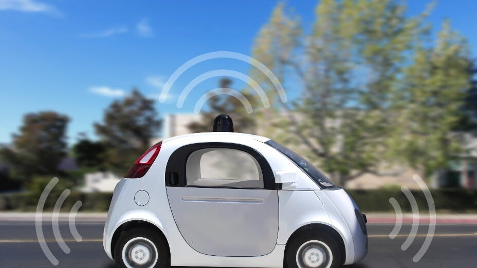 無人駕駛的計程車公司「Waymo」最早是Google內部的一個實驗計畫。這個部門專門嘗試規模龐大、有可能改變全世界的產品，所以也稱為「射月工廠」。（Shutterstock）