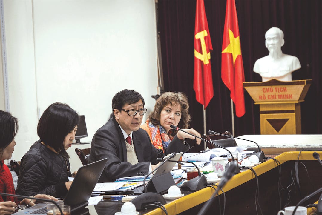 攝於越南太原師範大學。李教授指出，教大在世銀顧問項目中將協助越南的師範大學進行策略發展，從而提升當地的教師培訓、大學素質保證和國際水平。