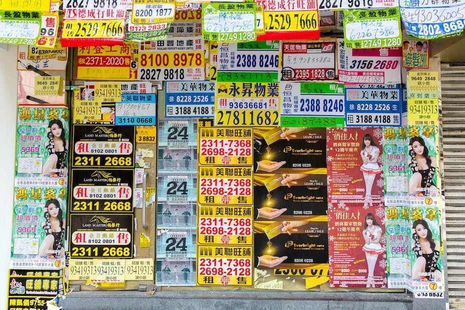 不少移民離開的人，在目的國家安頓好之後，家庭支柱便會回港繼續搵錢，所以人才流失、房價下跌都沒有想像中嚴重。（Shutterstock）