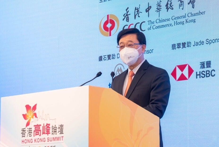 行政長官李家超表示，政府將優先做好抗疫工作，同時確保國際競爭力及市民生命安全。