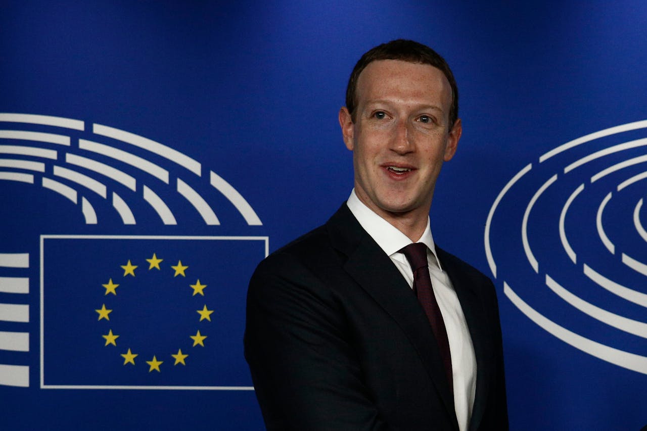 Facebook CEO朱克伯格被指在幕後「發功」，導致TikTok被特朗普政府針對。（Shutterstock）