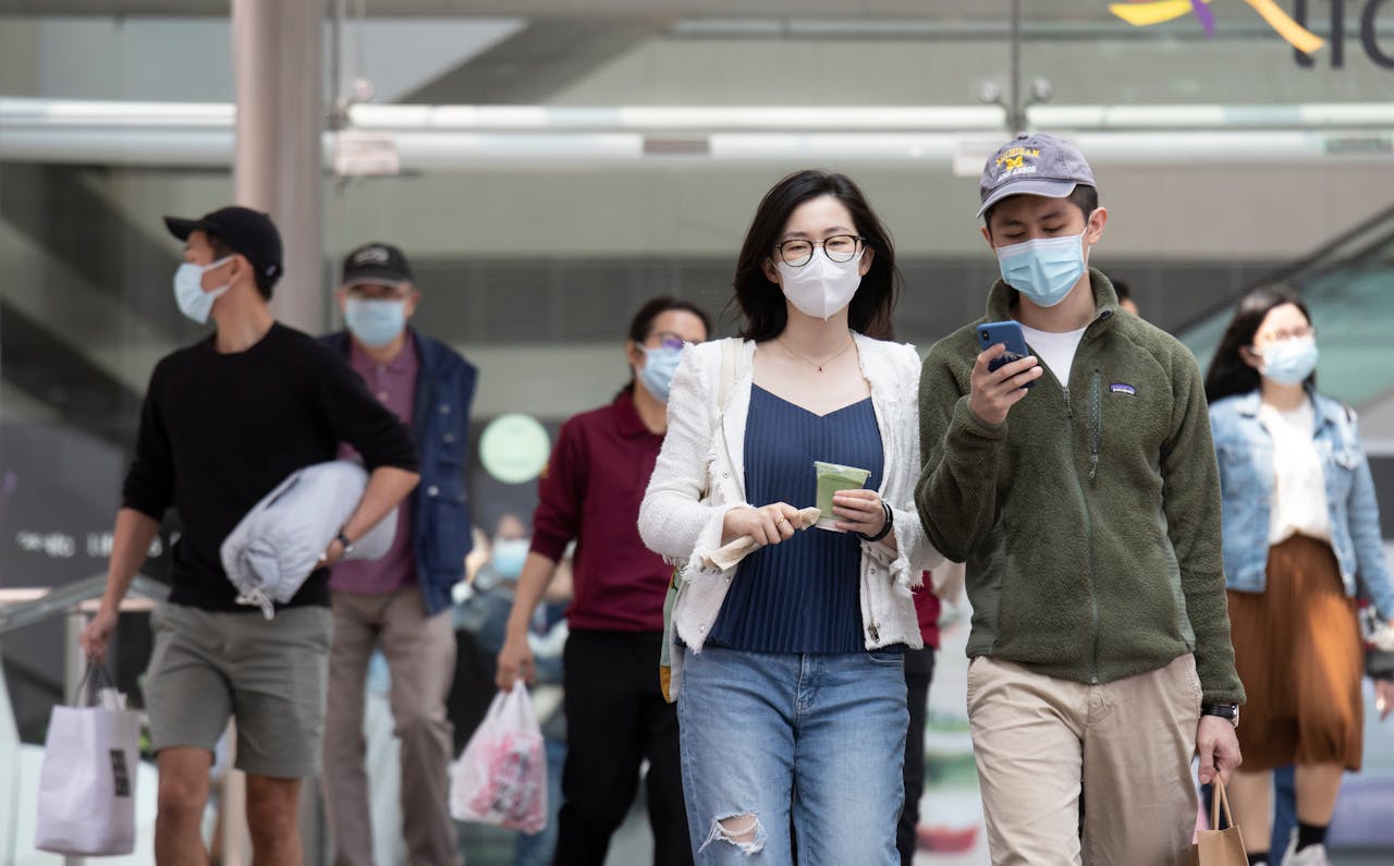 林鄭月娥指出，疫苗接種計劃自2月底開始，個多月來接種情況不太理想。她表示，明白業界及市民的強烈訴求，強調抗疫新路向有4項元素。（Shutterstock）