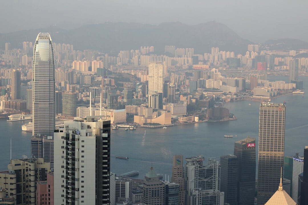 香港和新加坡的收入不平等已達驚人地步；隨着地區人口老化，社會政策的改進已逼在眉睫。（Pixabay）