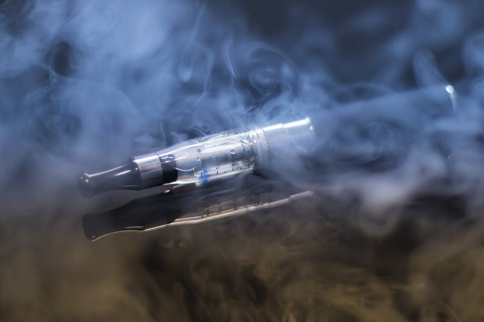 符合社會利益從善如流我亦支持，但社會利益不應該漠視全港加熱煙民的健康。（Pixabay）