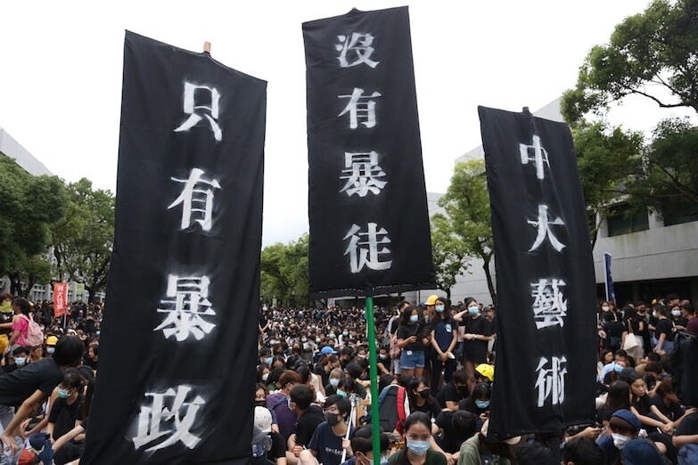 如果大學隨便放縱差人或可疑人等，進入校園逮捕或干擾學生，其國際學術地位，甚至香港整體的國際形象，必會頓然損削，給急劇貶評。（亞新社）