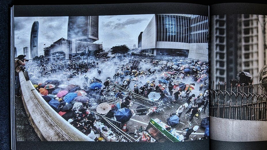 《水的本質》攝影集紀錄香港「反送中」抗議  "The Nature of Water" Photobook Documents Hong Kong's Anti-Extradition Law Protests