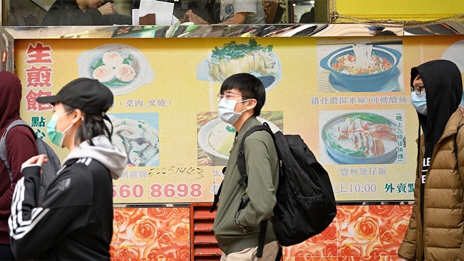 今時今日的香港，如此服務態度，絕不應再成為茶餐廳的特色。（Shutterstock）