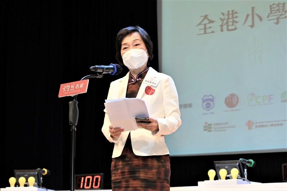 教育局局長蔡若蓮博士在致辭時表示，讀書更能讓我們從別人的經驗中，提煉智慧，領悟人生的道理。（文灼峰攝）