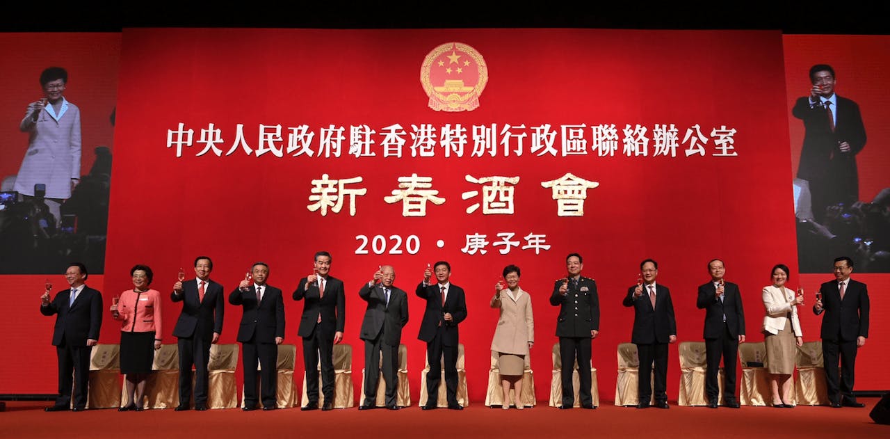2017年林鄭月娥上台，終於成功建構了一個集政府、商界、建制派、中聯辦，且有中央參與的管治聯盟。（亞新社）