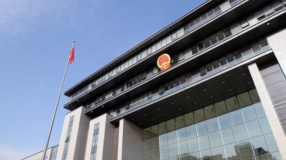 作者指出，中國的法治實踐，是義不容辭。圖為中國一家法院。（Shutterstock）
