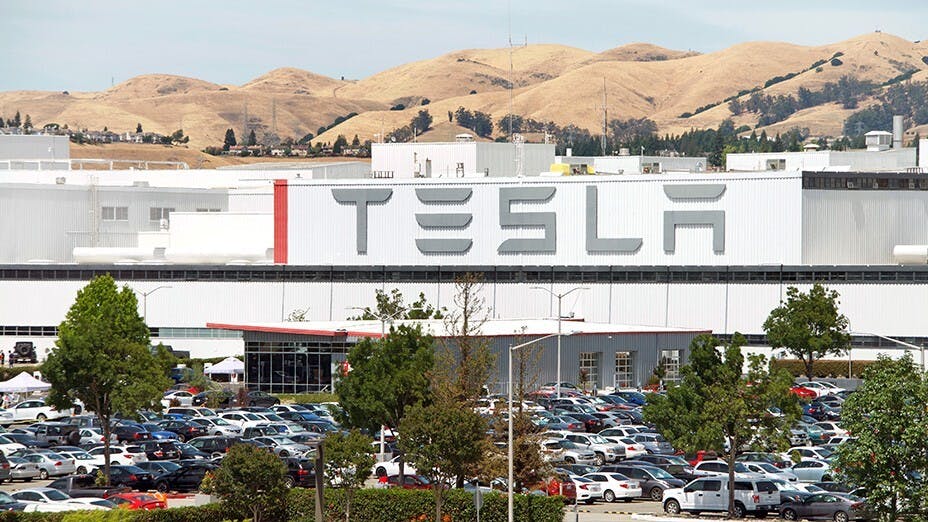 馬斯克自己也承認，AI自動駕駛就是Tesla的護城河，電動車本身只是不值錢的大宗商品。（Shutterstock）