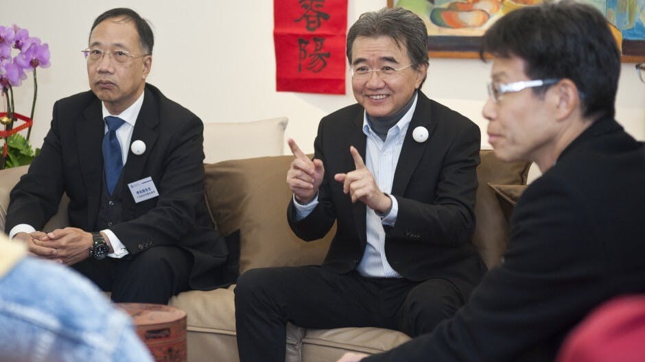 （中）香港浸會大學校長錢大康教授（香港浸會大學）