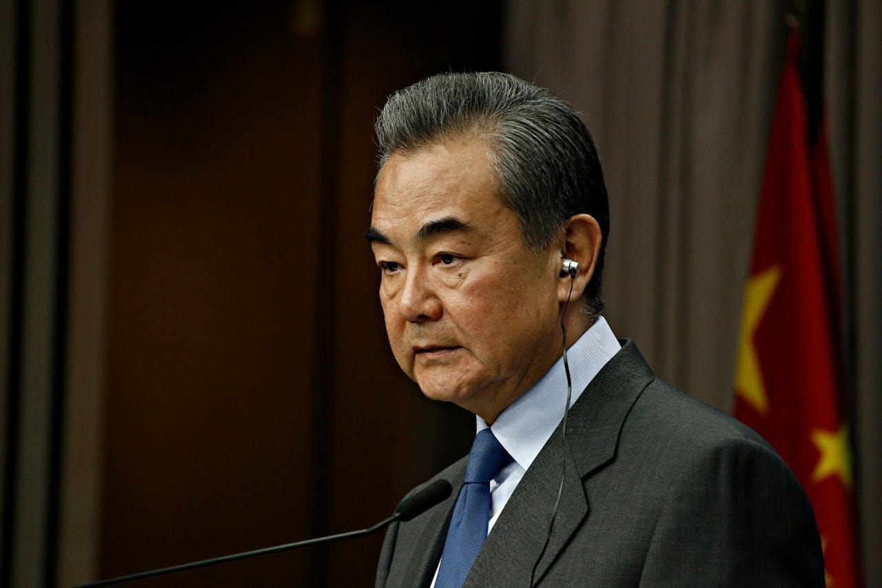 中國國務委員兼外長王毅不點名批評把數據安全問題政治化、搞雙重標準，甚至不惜造謠抹黑，違背國際關係基本準則，也嚴重干擾和阻礙全球數字合作與發展。（Shutterstock )