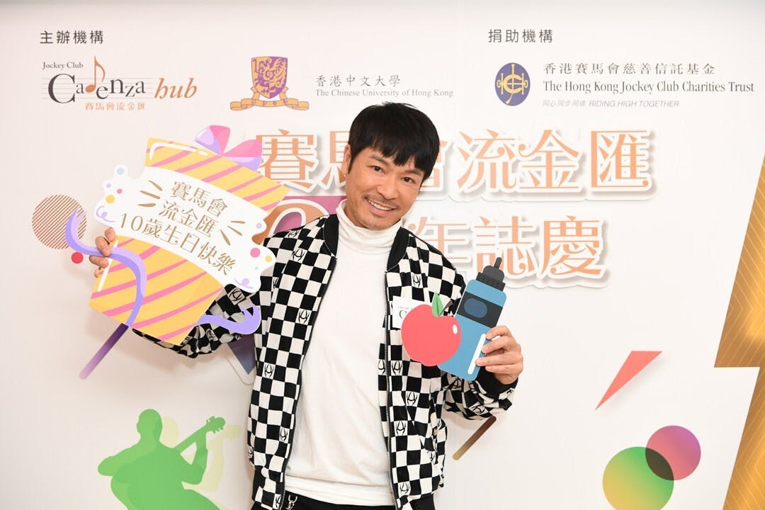 司儀邀請了形象健康正面、活力充沛的郭晉安先生上台公開其健康心得。