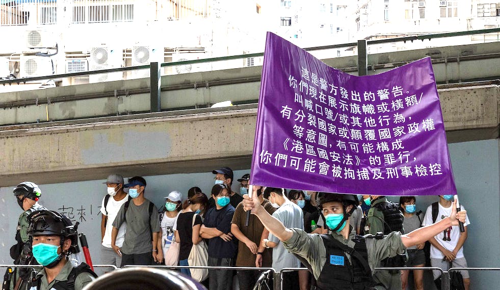 《國安法》出台已成定局，是把兩地的文化差異（例如法律觀──什麼叫法律）當成是不可逾越的鴻溝，因此讓關係更加緊張而不可解決？（亞新社）