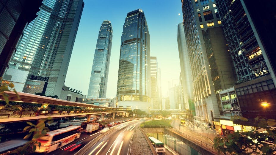 今天「紐倫港」幾近歷史名詞，香港多方面的世界排名持續下滑。（Shutterstock）