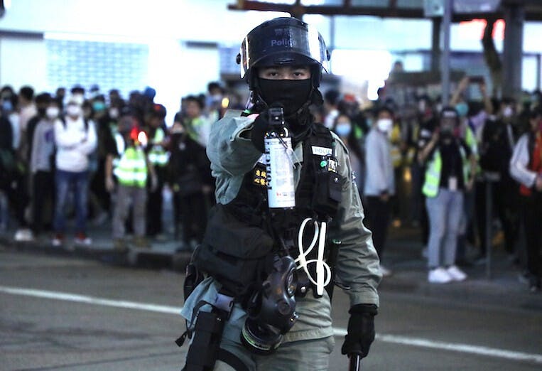 如果我們有幸在有限傷害的情況下克服疫情，抗爭運動必然再起。（亞新社）