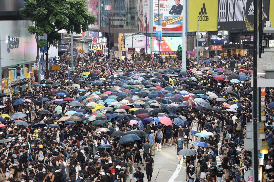 香港有人認為，對香港來說，爭取「西方式民主」，是香港未來發展的頭等大事。是真的嗎？有需要這麼急嗎？（亞新社）