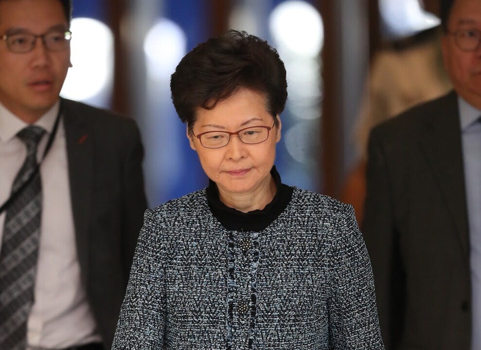 林鄭下台與否已經不再重要，誰接班也無關宏旨，到北京的全盤策略出台，在台上的特區政府班子只需代入角色、「做好本分」就足夠。（亞新社）