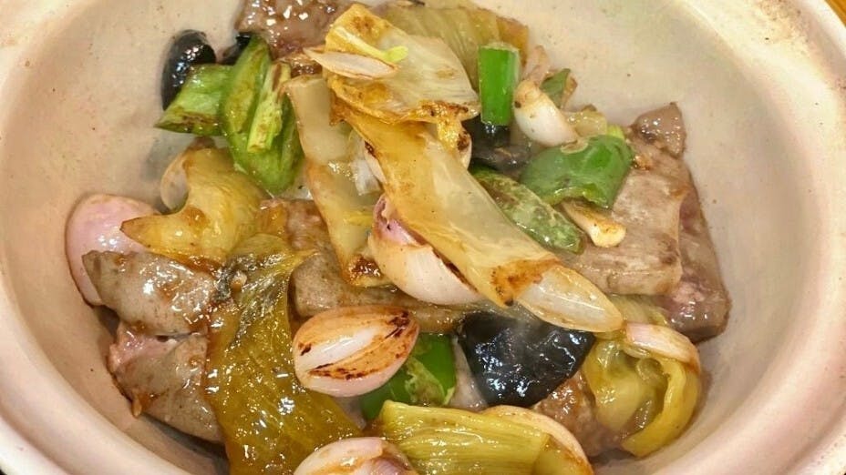 啫啫欖角牛肝煲，乾香美味。