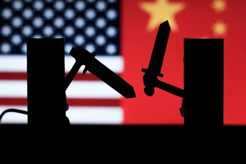 中美比併是全方位的，中國在科技上有些領域已經跟美國進入相持階段，如果疫苗搶先成功，可能還會進入反攻階段。（Shutterstock）