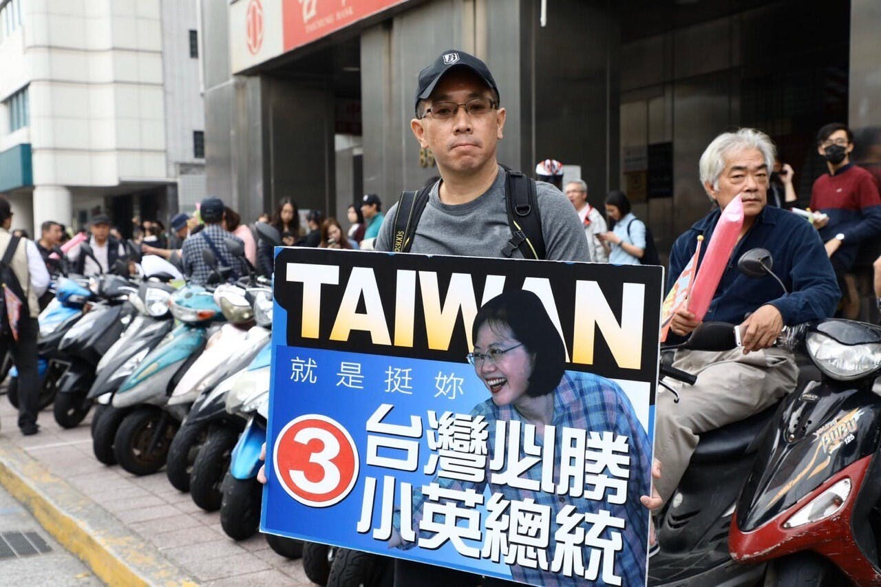 台灣民眾已把定期進行公平公開的選舉視為他們享有的基本公民權利，任何和平統一的方案不能不對這權利予以尊重和保障。（亞新社）