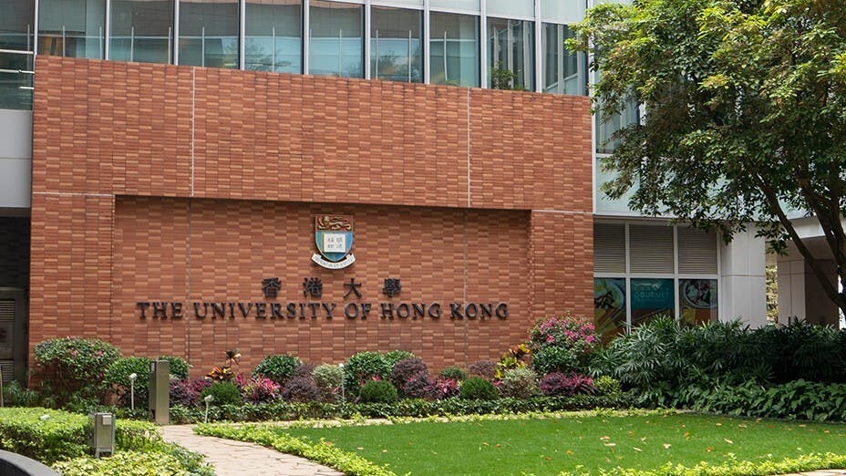 一般人認為，官方會看誰對港大的貢獻大？誰能把「管理大學已是一種任務」落實得更好？（Shutterstock）