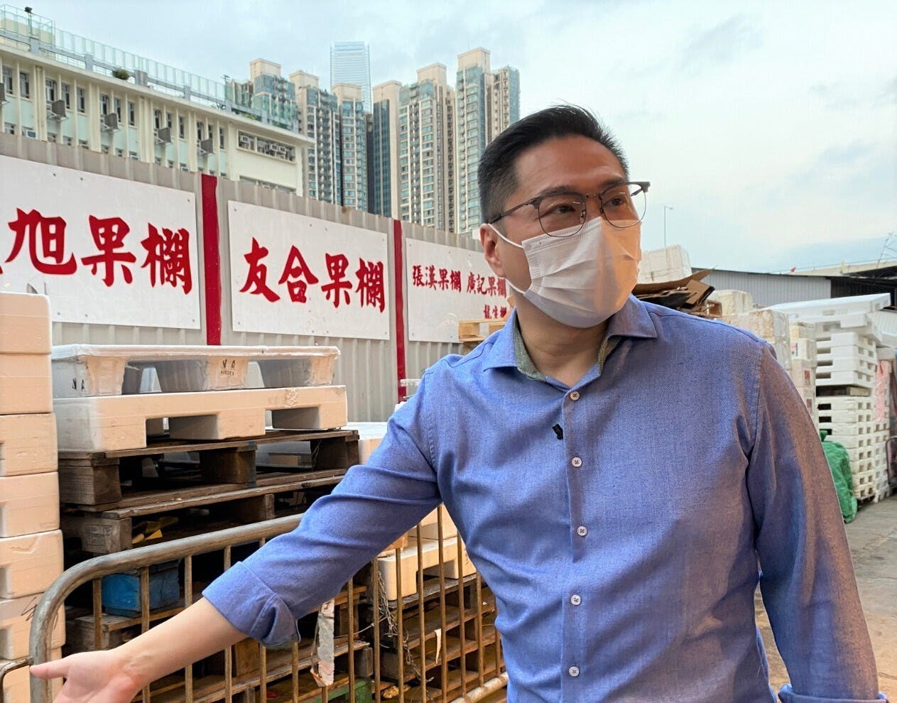 邵家輝議員今晨赴油麻地果欄。