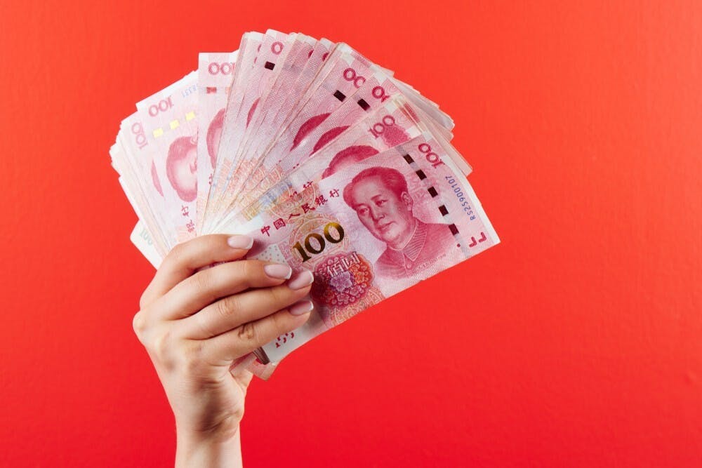 今年1月，內地新增貸款3萬多億元人民幣，將14億人口均分的話，其實相當於每人2000多元人民幣。（Shutterstock）