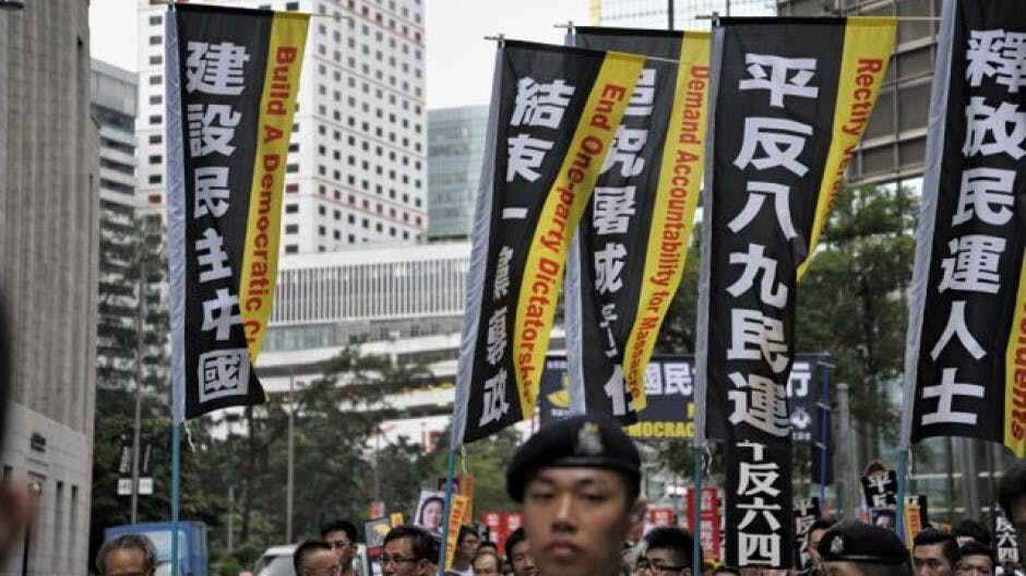 別讓激進反對派綁架整個香港。（亞新社）