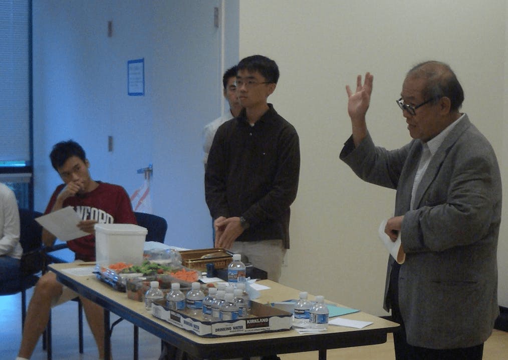 2007年Ming Chan出席史丹福香港同學會舉辦的迎新活動 。 中為作者。（作者提供）