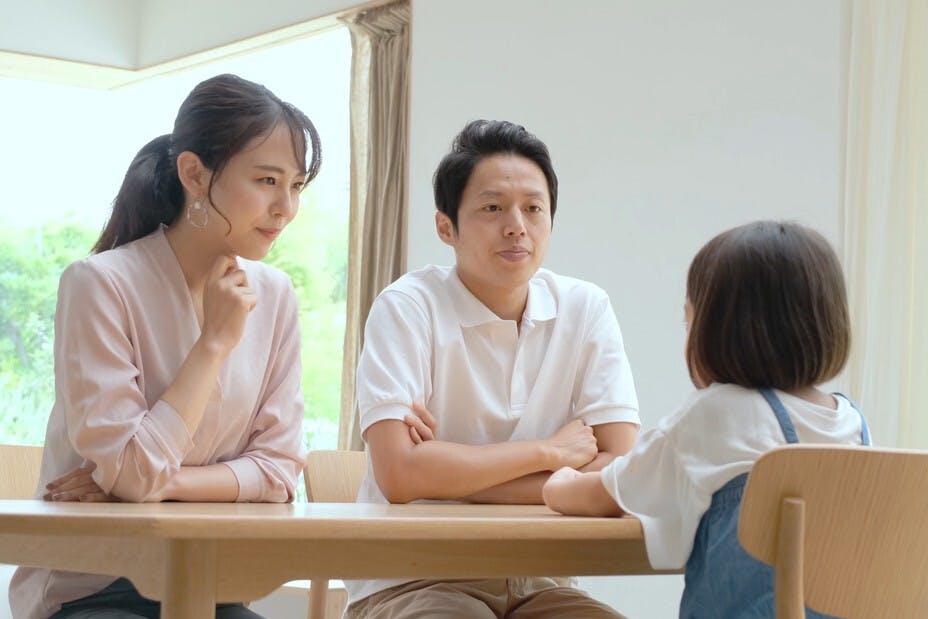 不要拿自己的孩子跟兄弟姐妹，別人家的孩子，甚至自己互相比較。（Shutterstock）
