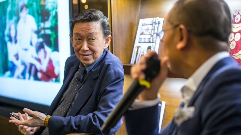 董橋曾經任職《明報》和《明報月刊》總編輯，經常接觸老闆查良鏞。（董橋書房剪影Facebook圖片）