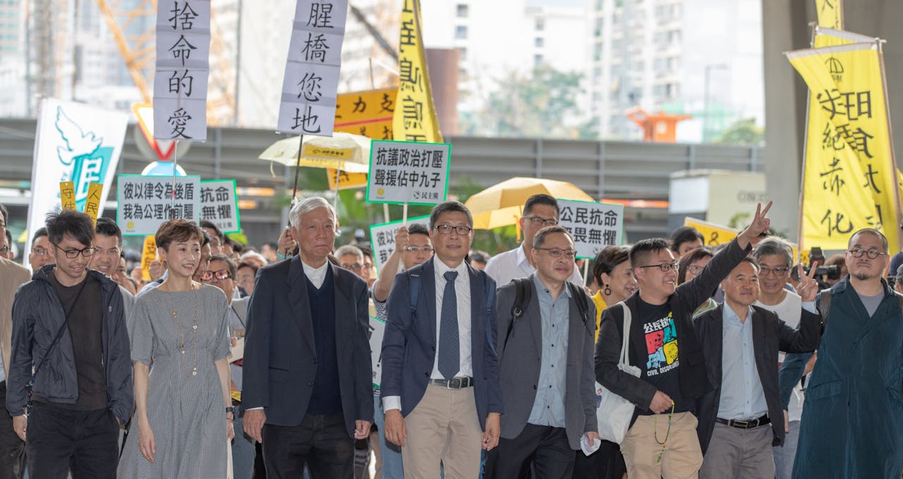 對民主的問題，只能由香港人提供答案，法庭是做不到的。（亞新社）