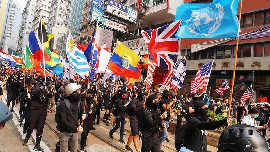 全球反極權大遊行 無懼警方催淚彈 Global Anti-authoritarian March Undaunted by Police Tear Gas