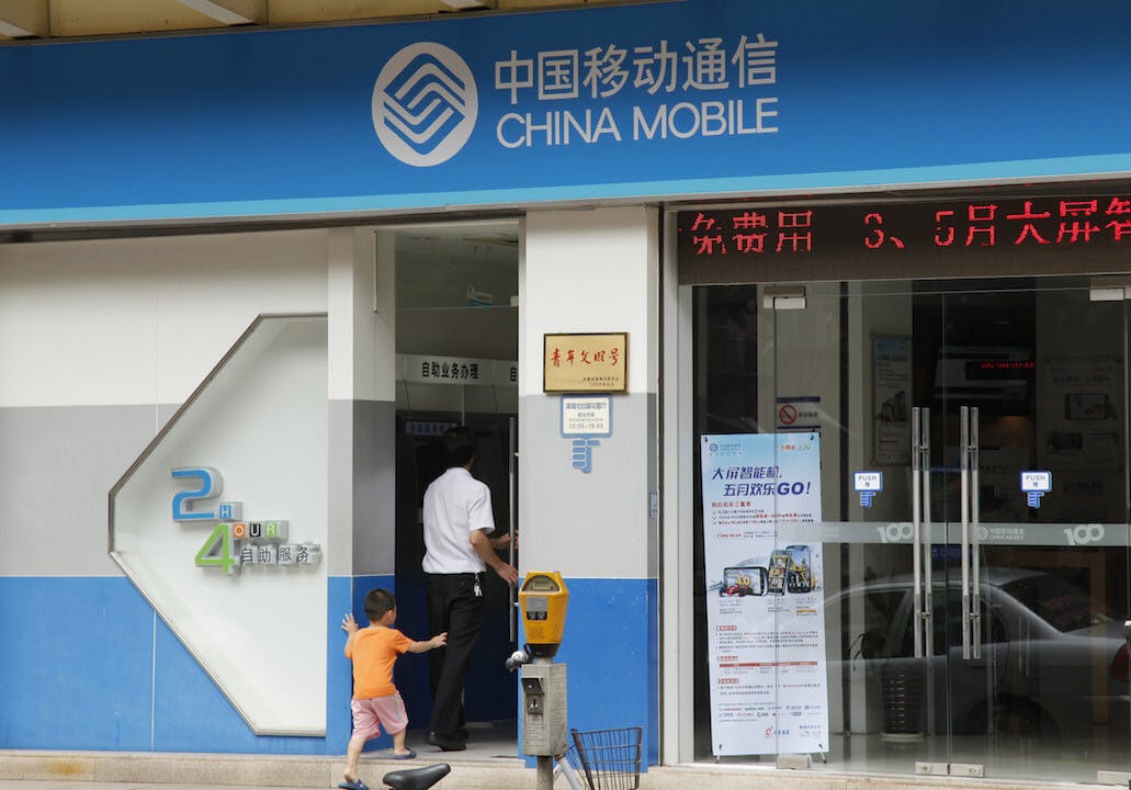 昨天中國移動逆市造好，收市報78.5元，升0.9%。（亞新社）