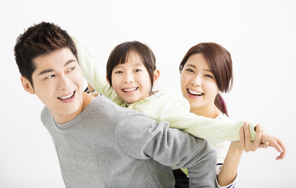 人在年輕的時候，千萬不要借口工作忙而忽略對孩子的教育。（Shutterstock）