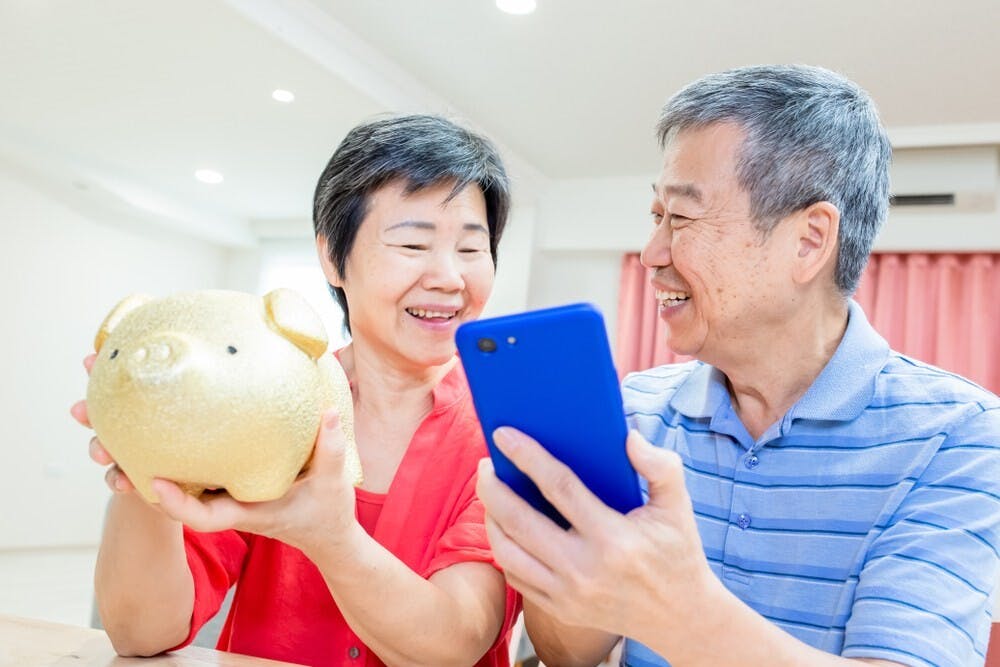 筆者認為，港人應該一開始工作便準備儲蓄約30%才夠錢退休。（Shutterstock）