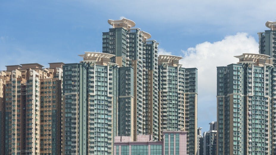 樓市市况不佳，反而要買新樓。（Shutterstock）