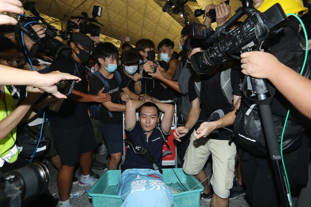 我們都是土生土長的香港人，看到這些令人髮指的暴力行為，極心痛又心酸！（亞新社）