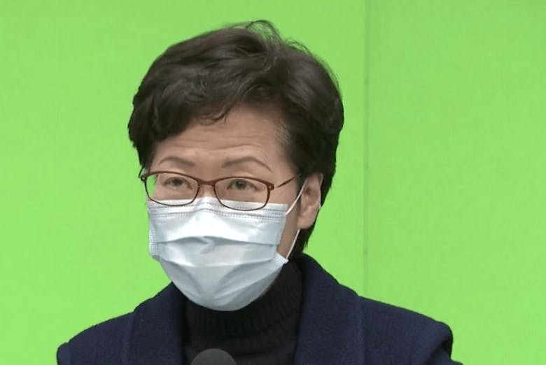 林鄭月娥表示，現時已經水深火熱，不少僱主僱員都等候資助，呼籲立法會財務委員會4月17日通過撥款。（有線電視新聞截圖）