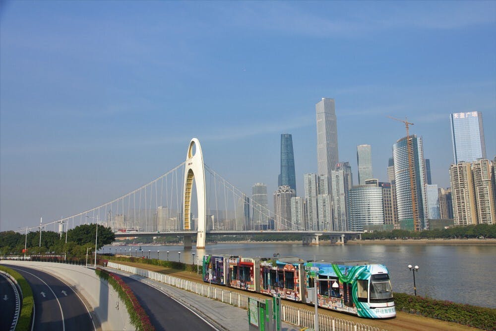 大灣區特首李家超上任近一周年，卻有些潛在問題。（Shutterstock）