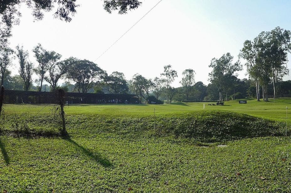 收回粉嶺高球場位於粉錦公路以東32公頃土地作房屋用途。（Wikimedia Commons）